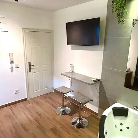 Seventh Oasis Apartment Belgrad Exteriör bild